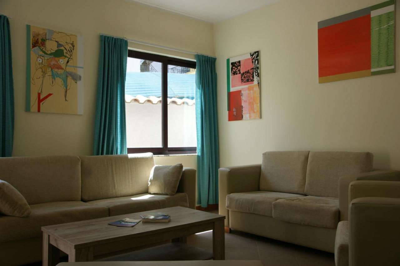 The Golden Rooster Hostel Tirana Kültér fotó
