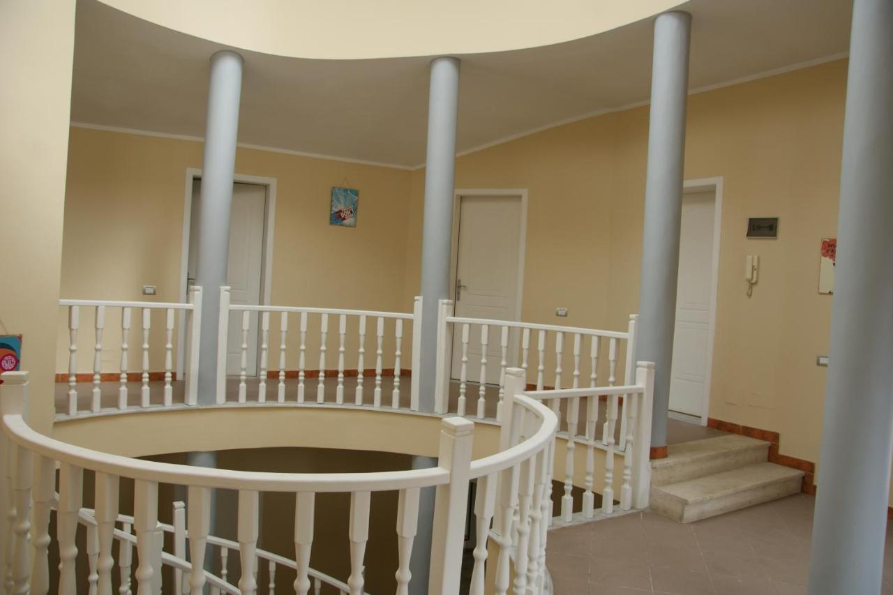 The Golden Rooster Hostel Tirana Kültér fotó