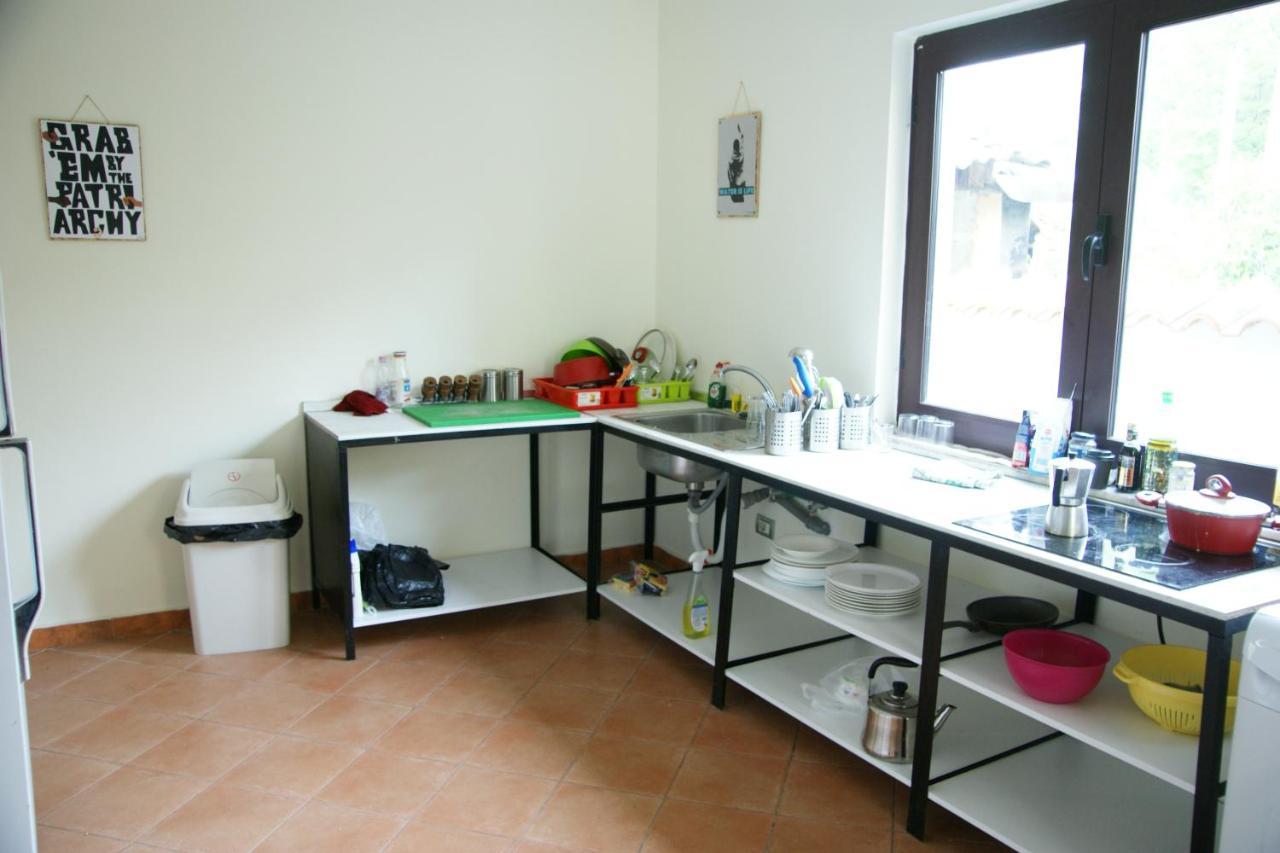 The Golden Rooster Hostel Tirana Kültér fotó