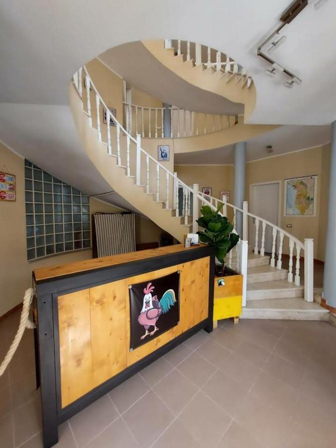The Golden Rooster Hostel Tirana Kültér fotó