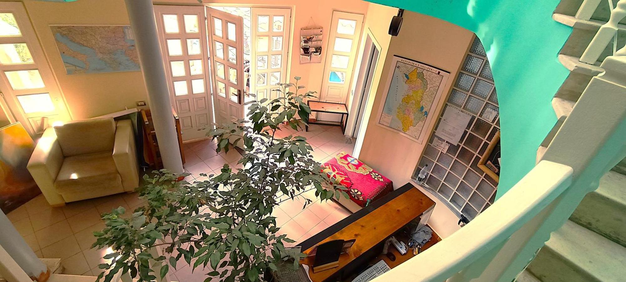The Golden Rooster Hostel Tirana Kültér fotó