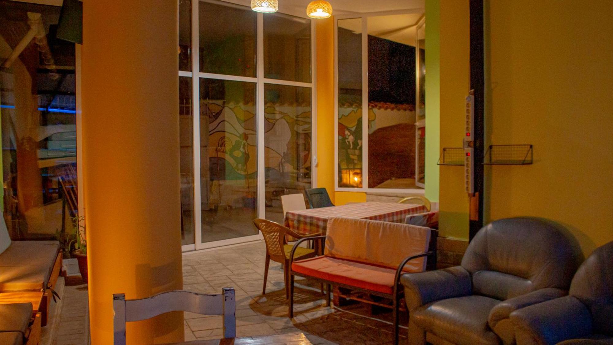 The Golden Rooster Hostel Tirana Kültér fotó