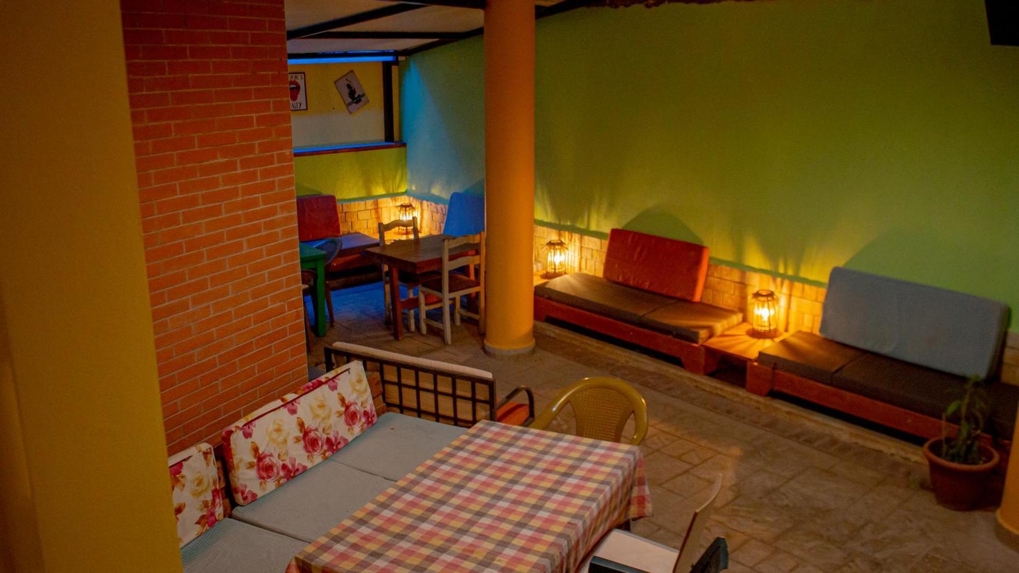 The Golden Rooster Hostel Tirana Kültér fotó