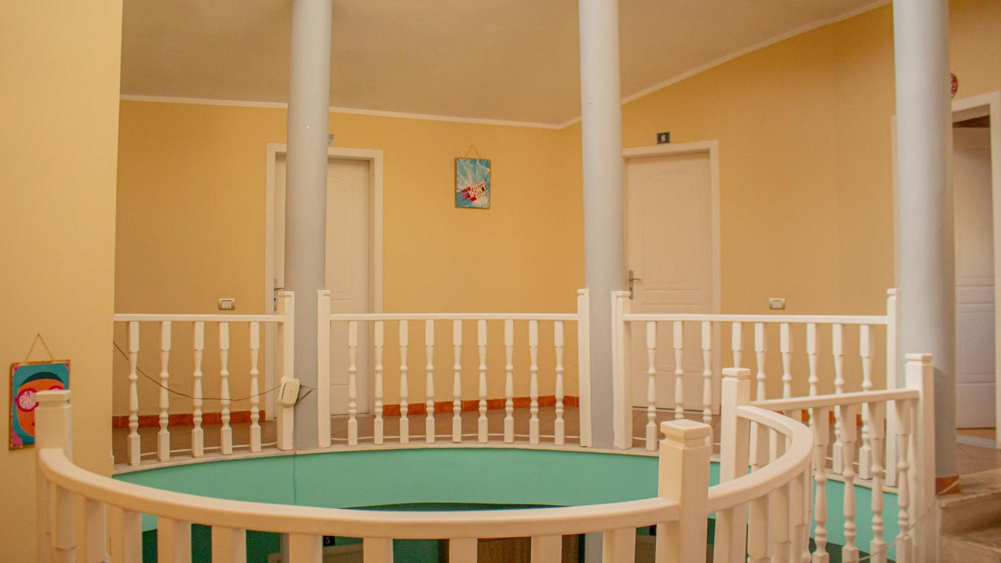 The Golden Rooster Hostel Tirana Kültér fotó