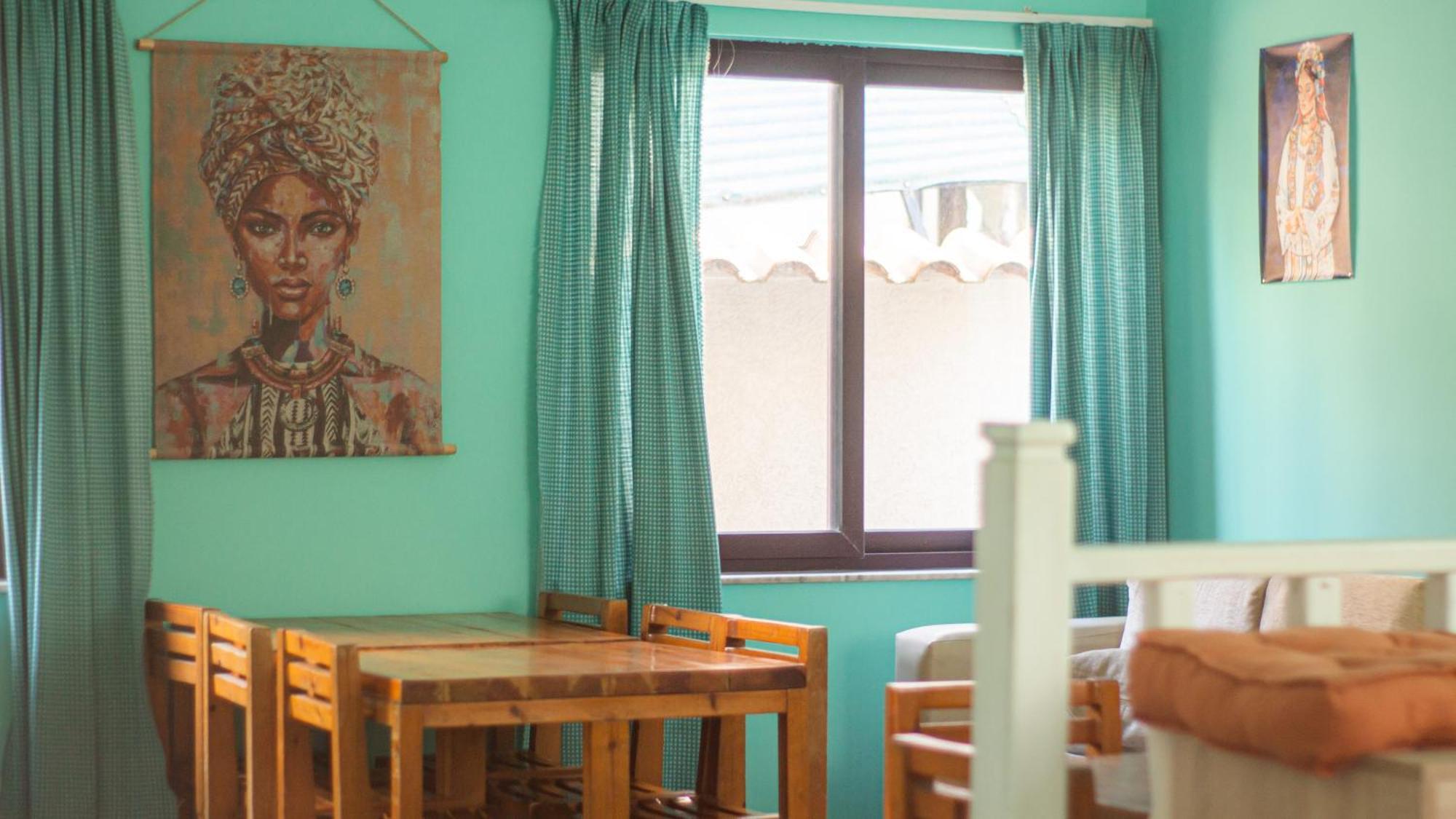 The Golden Rooster Hostel Tirana Kültér fotó