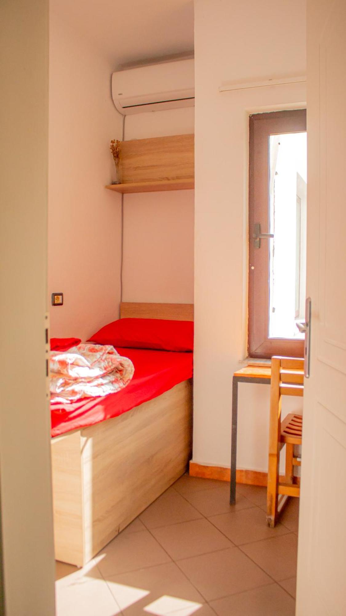 The Golden Rooster Hostel Tirana Kültér fotó