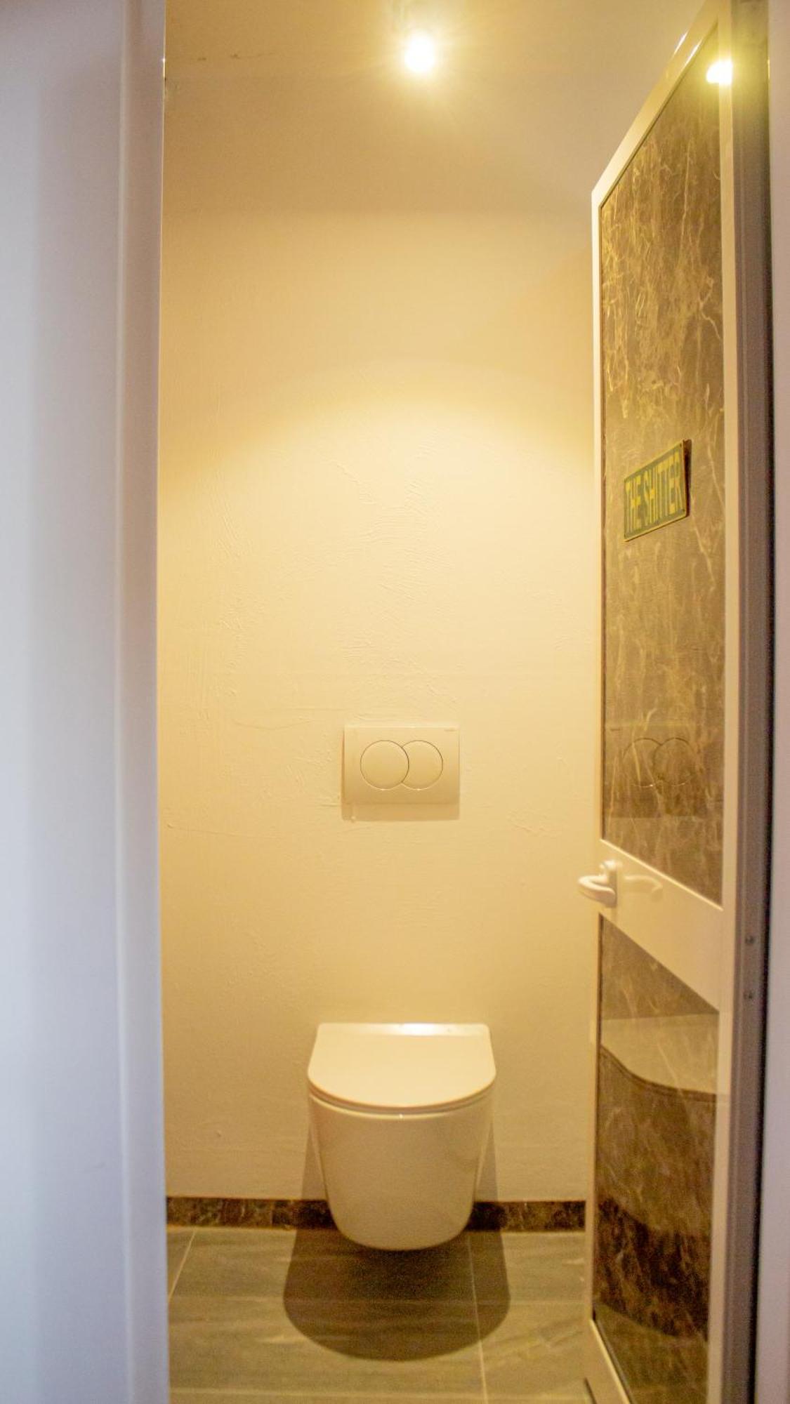 The Golden Rooster Hostel Tirana Kültér fotó